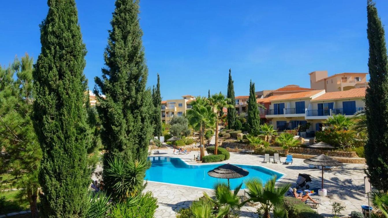 Resitour - Regina Gardens Apartamento Pafos Exterior foto
