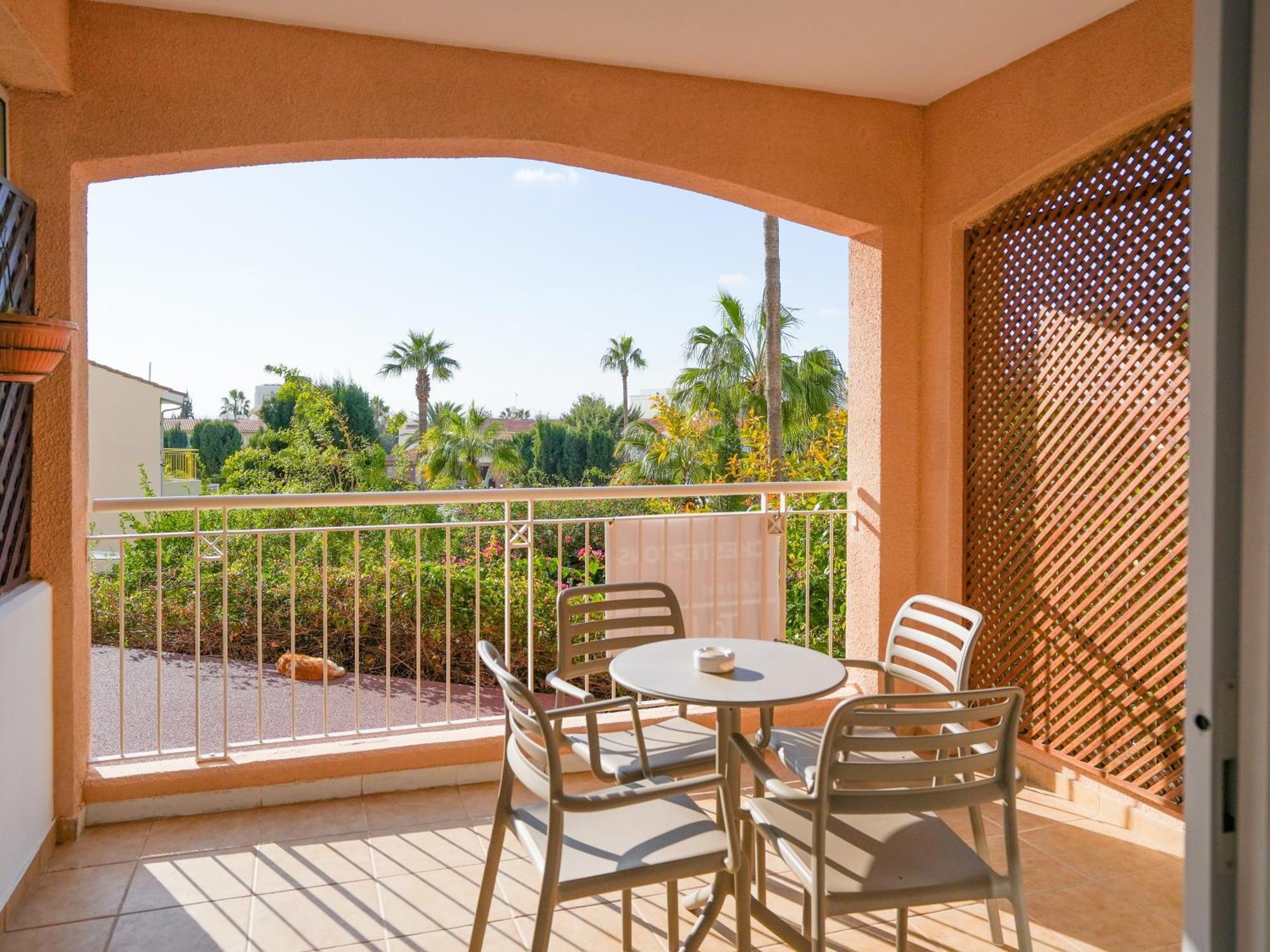 Resitour - Regina Gardens Apartamento Pafos Exterior foto