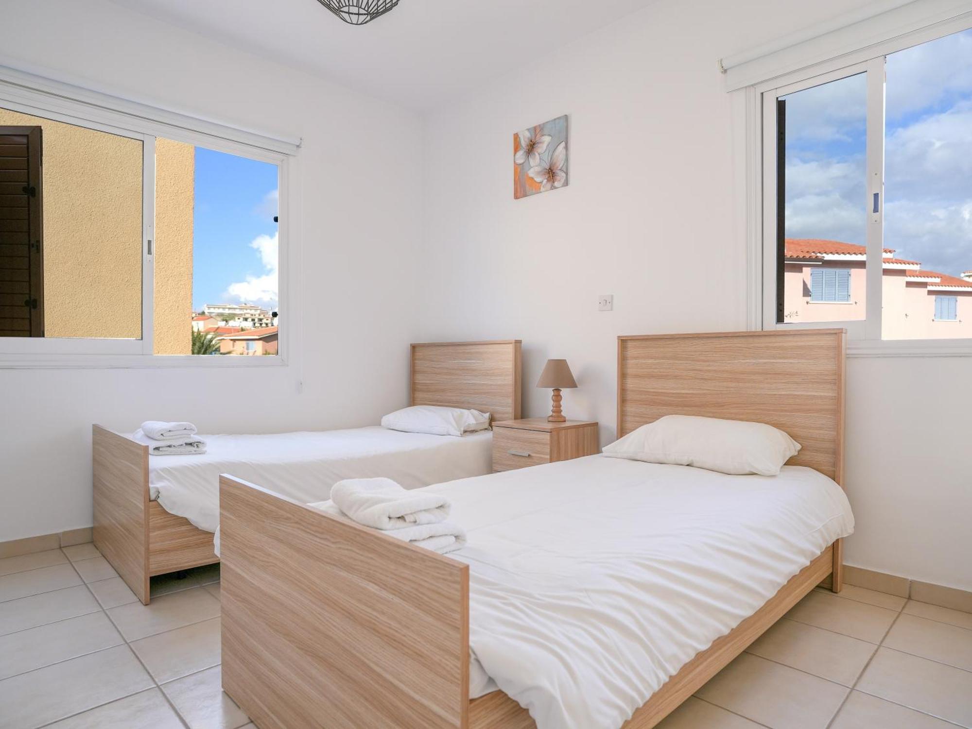 Resitour - Regina Gardens Apartamento Pafos Exterior foto